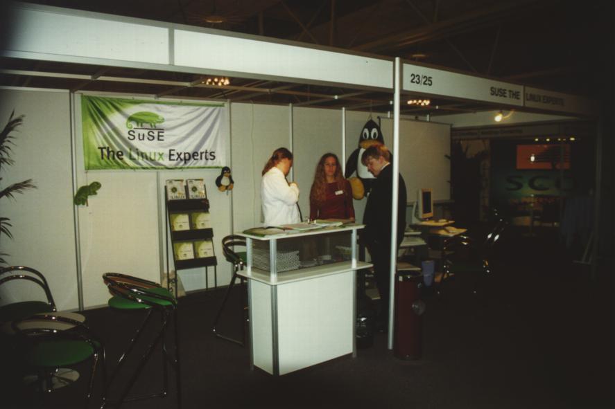 the double sized SuSE booth 