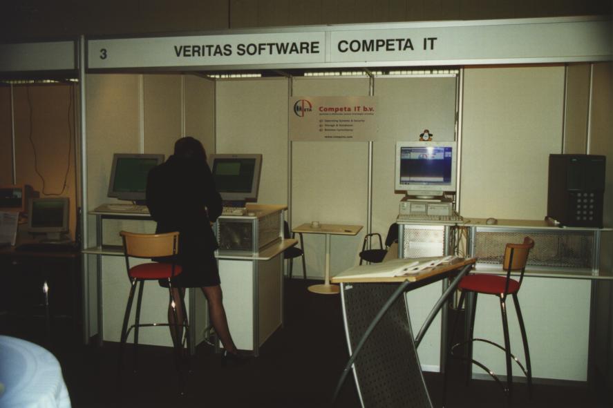 the combined Veritas Software/Competa IT booth 